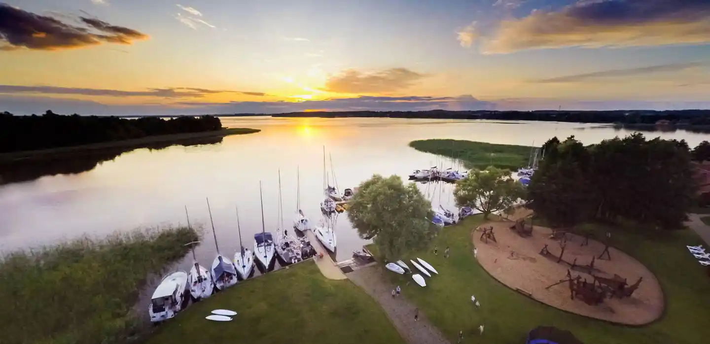 Hotel Ognisty Ptak – järvi ja luonto